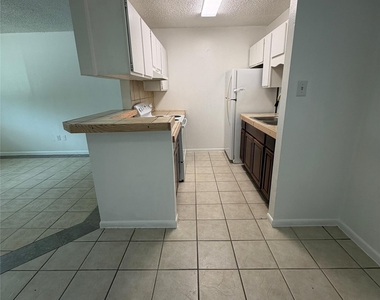 1301 Greenlawn Pkwy - Photo Thumbnail 3