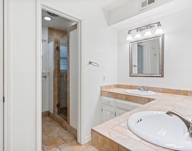 6906 One Oak Rd - Photo Thumbnail 16
