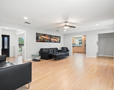 6906 One Oak Rd - Photo Thumbnail 3