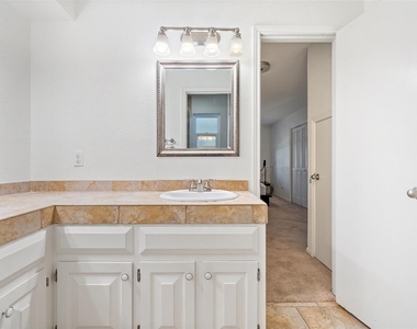 6906 One Oak Rd - Photo Thumbnail 18