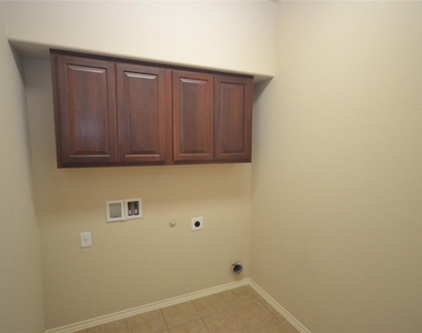 409 Riverine Way - Photo Thumbnail 8
