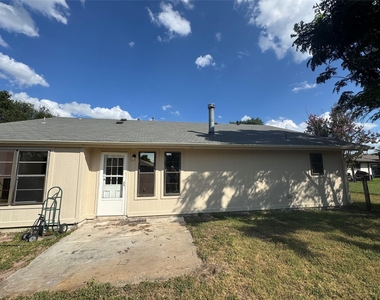 705 Garden Villa Cir - Photo Thumbnail 5