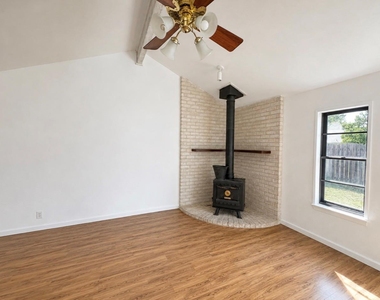 705 Garden Villa Cir - Photo Thumbnail 1
