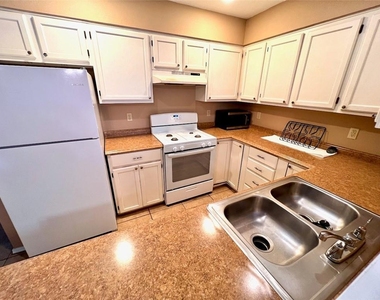 916 E 37th St - Photo Thumbnail 5