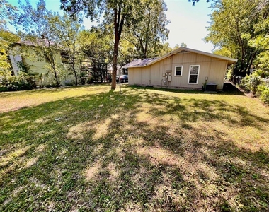 916 E 37th St - Photo Thumbnail 12