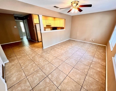 916 E 37th St - Photo Thumbnail 1