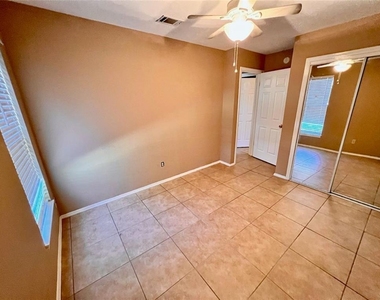 916 E 37th St - Photo Thumbnail 9
