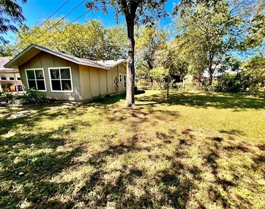 916 E 37th St - Photo Thumbnail 11
