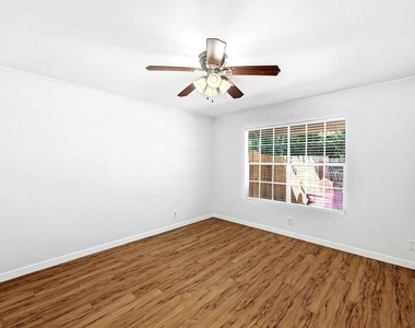 8204 Exmoor Dr - Photo Thumbnail 16