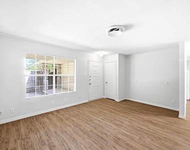 8204 Exmoor Dr - Photo Thumbnail 6