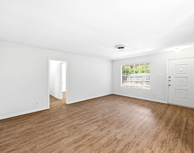 8204 Exmoor Dr - Photo Thumbnail 8