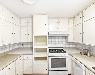 8204 Exmoor Dr - Photo Thumbnail 15