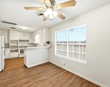 8204 Exmoor Dr - Photo Thumbnail 10