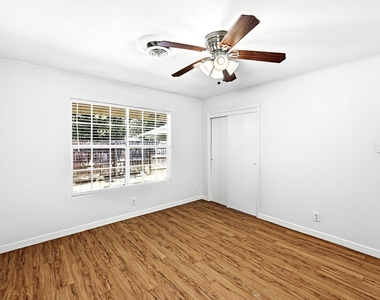 8204 Exmoor Dr - Photo Thumbnail 18