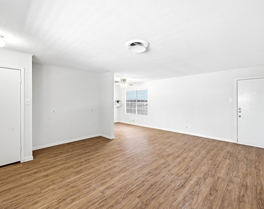 8204 Exmoor Dr - Photo Thumbnail 5