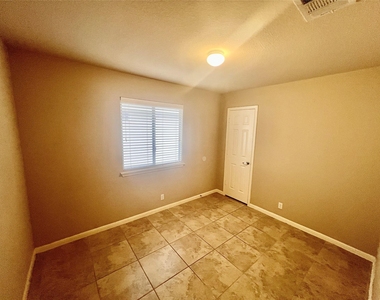 2509 Elara Dr - Photo Thumbnail 18