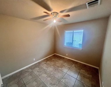 2509 Elara Dr - Photo Thumbnail 16