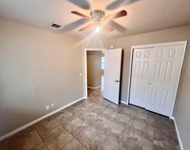 2509 Elara Dr - Photo Thumbnail 17