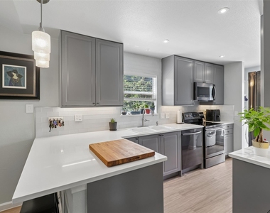 2450 Wickersham Ln - Photo Thumbnail 6