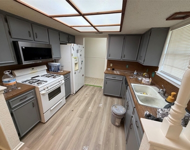 1309 Radam Cir - Photo Thumbnail 16