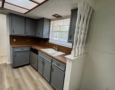 1309 Radam Cir - Photo Thumbnail 4