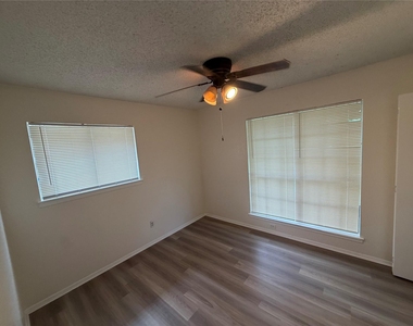 1309 Radam Cir - Photo Thumbnail 11