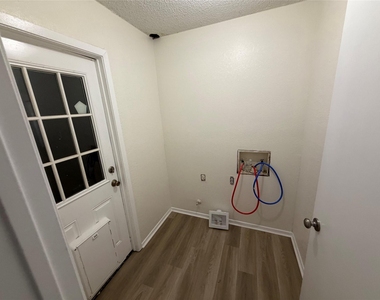 1309 Radam Cir - Photo Thumbnail 20