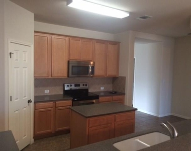 177 Devonshire Dr - Photo Thumbnail 5