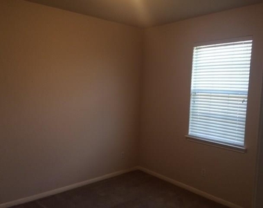 177 Devonshire Dr - Photo Thumbnail 12