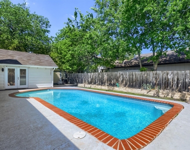 9016 W Pointer Ln - Photo Thumbnail 16