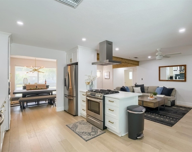 9016 W Pointer Ln - Photo Thumbnail 6