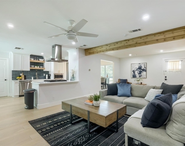9016 W Pointer Ln - Photo Thumbnail 5