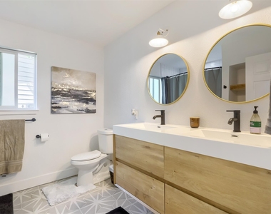 9016 W Pointer Ln - Photo Thumbnail 12