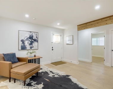 9016 W Pointer Ln - Photo Thumbnail 2