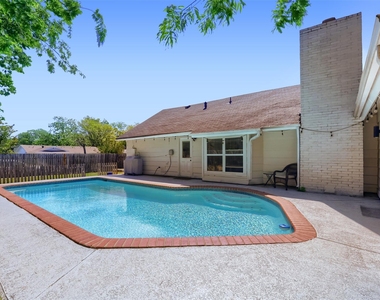9016 W Pointer Ln - Photo Thumbnail 17