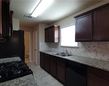 110 Wilson Ct - Photo Thumbnail 8