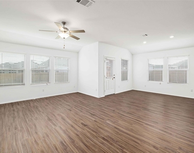 416 Escondido Cir - Photo Thumbnail 5