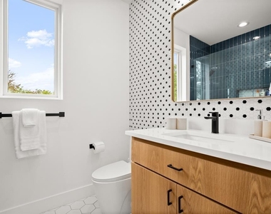 2919 E 13th St - Photo Thumbnail 18