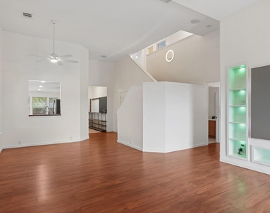 14621 Lantern Dr - Photo Thumbnail 10