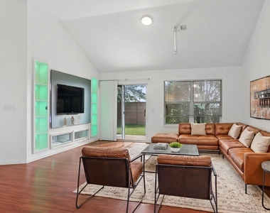 14621 Lantern Dr - Photo Thumbnail 11
