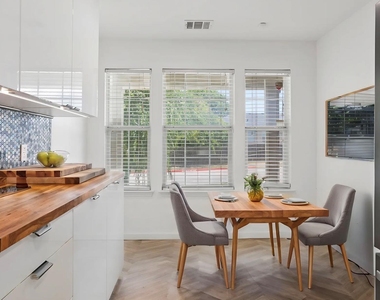 14621 Lantern Dr - Photo Thumbnail 7