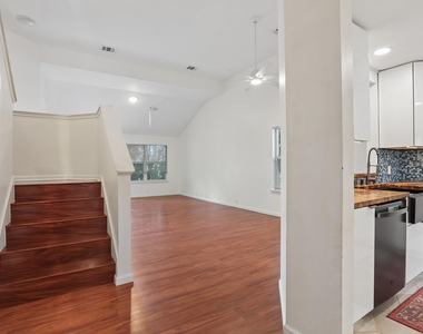 14621 Lantern Dr - Photo Thumbnail 5