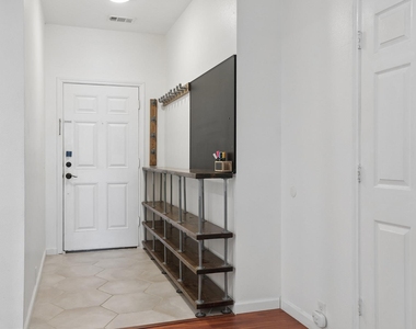 14621 Lantern Dr - Photo Thumbnail 4