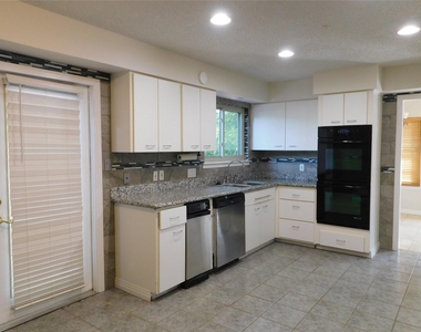 1006 Porpoise St - Photo Thumbnail 11