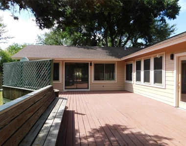1006 Porpoise St - Photo Thumbnail 9