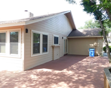 1006 Porpoise St - Photo Thumbnail 7