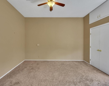 12900 Medina River Way - Photo Thumbnail 10
