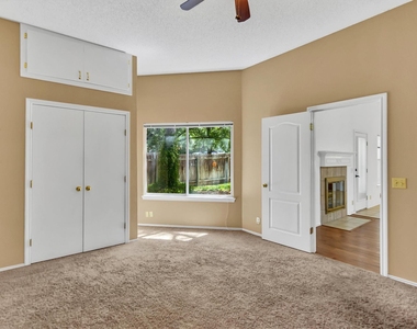 12900 Medina River Way - Photo Thumbnail 9