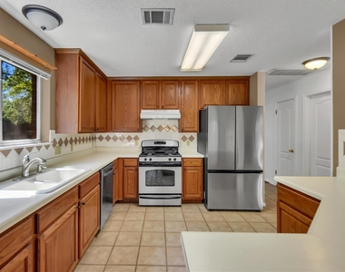 12900 Medina River Way - Photo Thumbnail 16