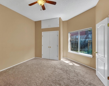 12900 Medina River Way - Photo Thumbnail 7